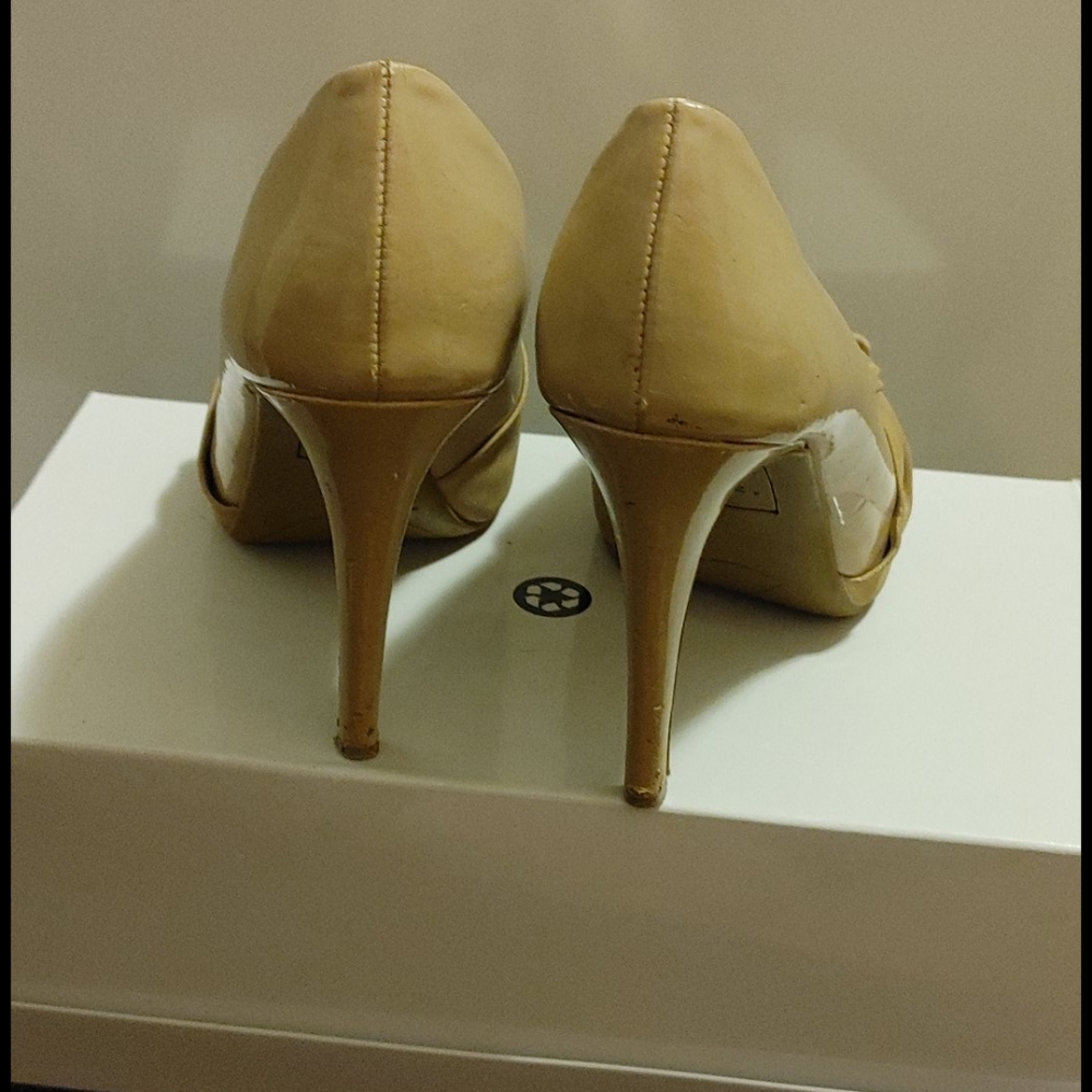 Tan heels - Picture 3 of 4